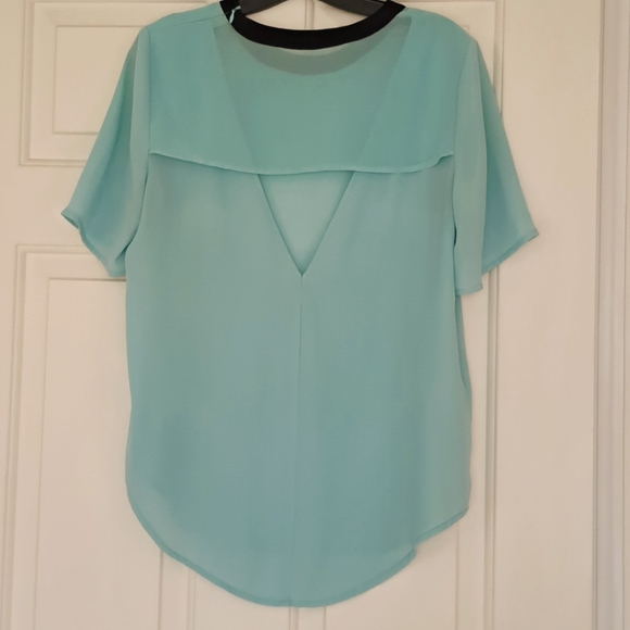 BCBG Generation lightweight sheer blouse top. Size M. - Picture 5 of 8